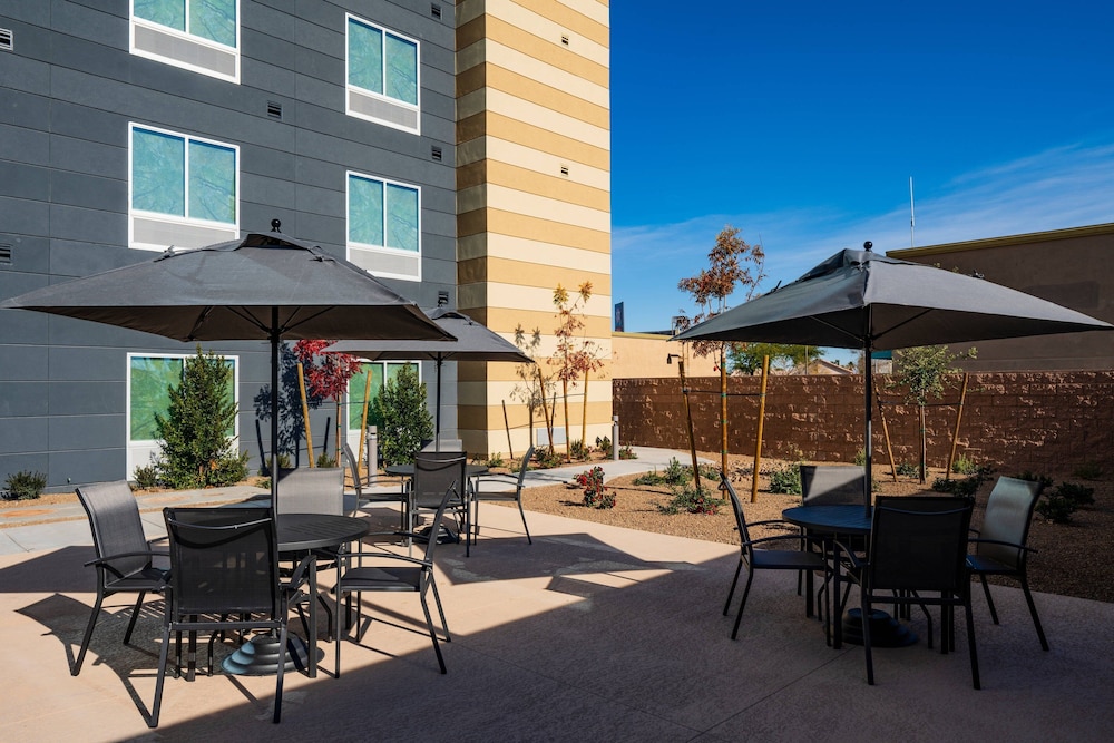 Fairfield Inn and Suites by Marriott Las Vegas Northwest 7/45