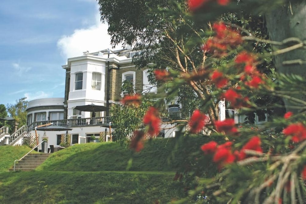 Trenython Manor 4/59