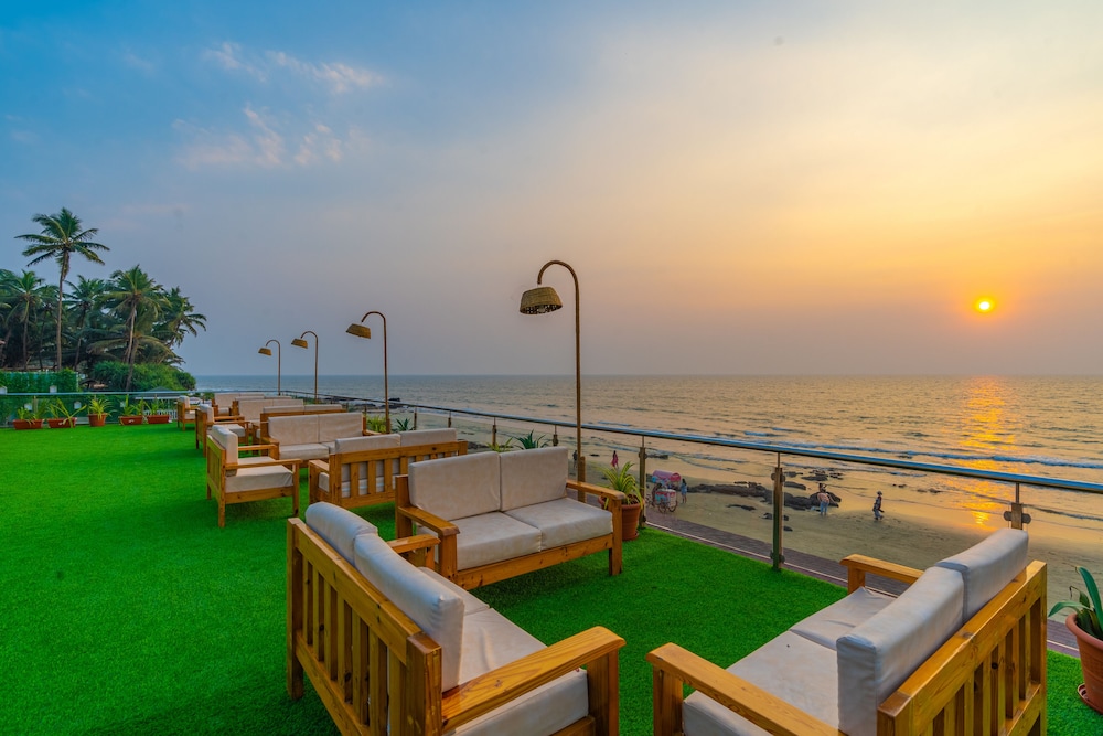 LA CABANA BEACH and SPA 54/65