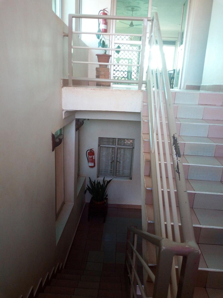 New Scroll Inn Hotel 3/50