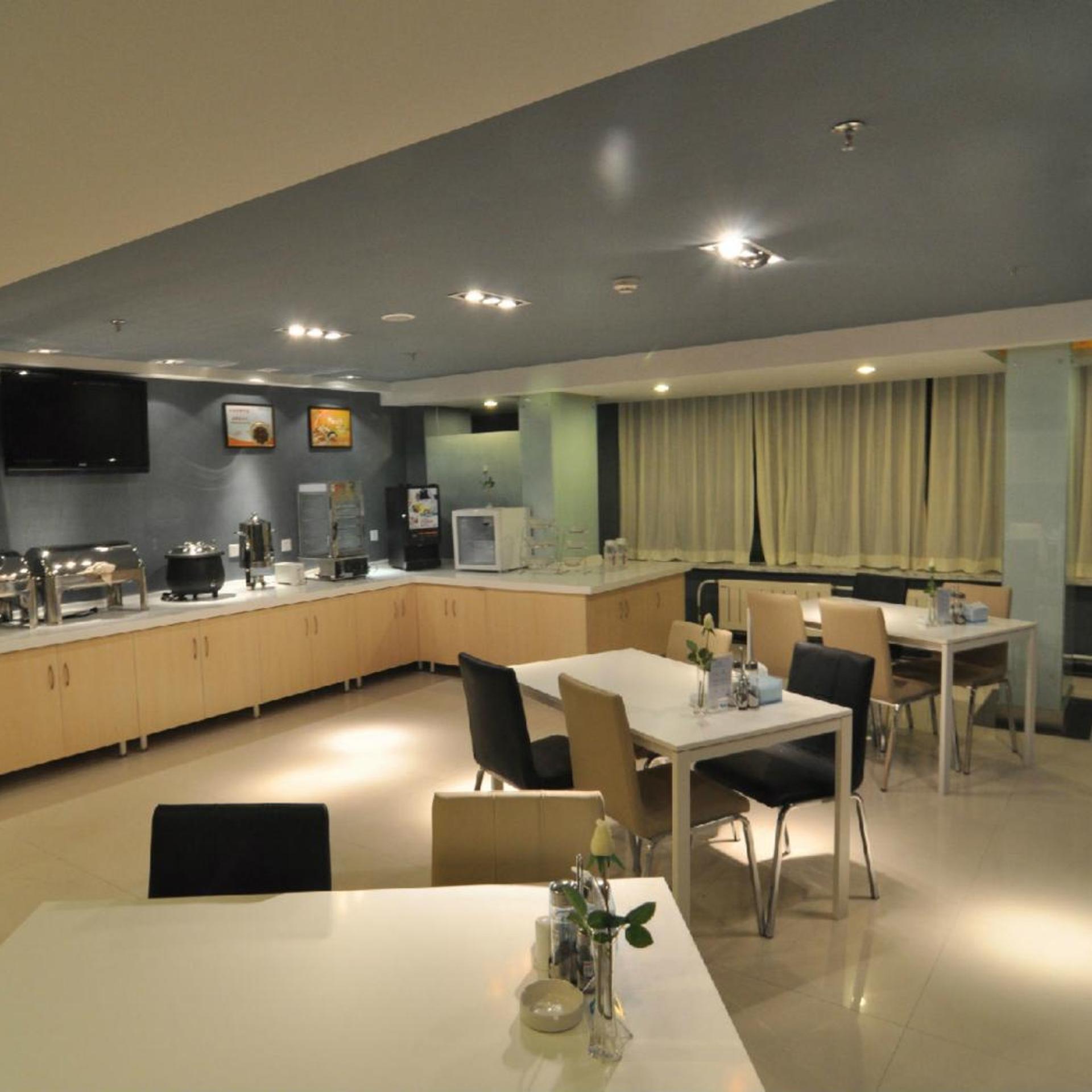 Jinjiang Inn Select (Shenyang North Railway Station Huigong Square) 40/43