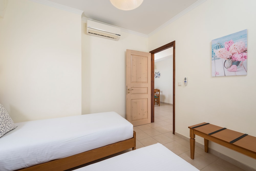 Hermes Apartments 12/50