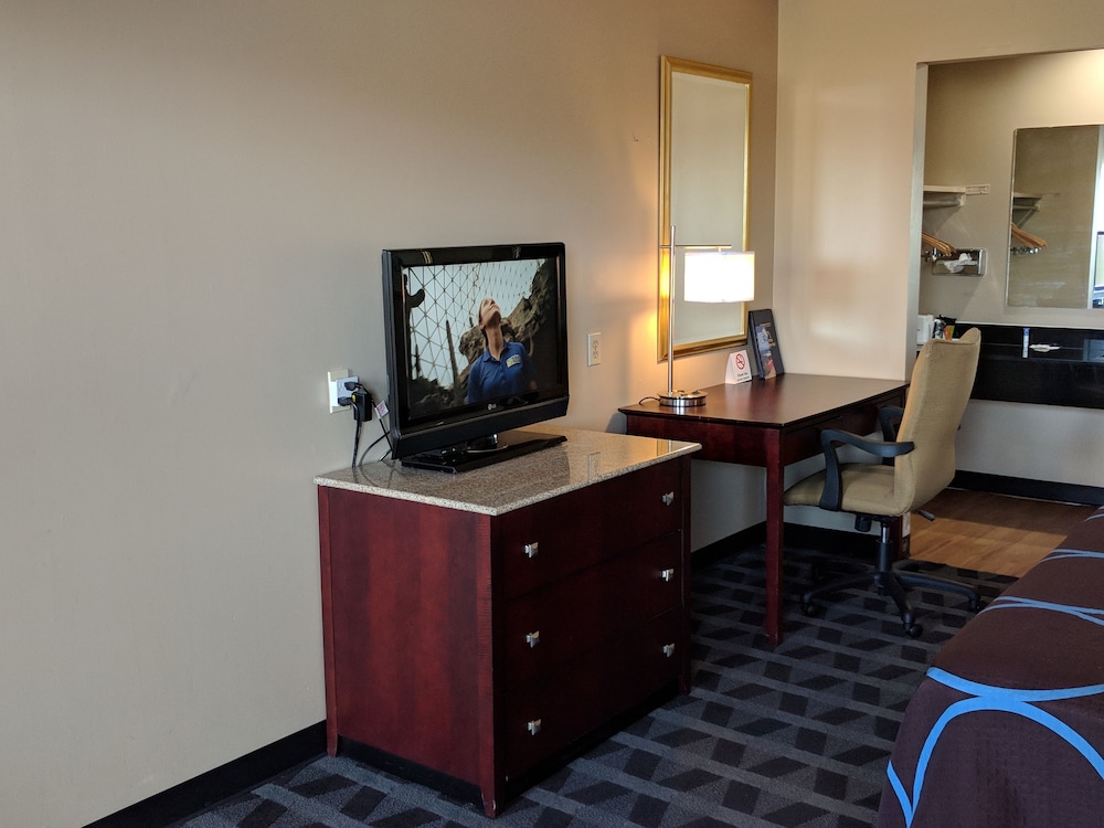 Residential Suites Grain Valley by Hotel O I 70 11/14