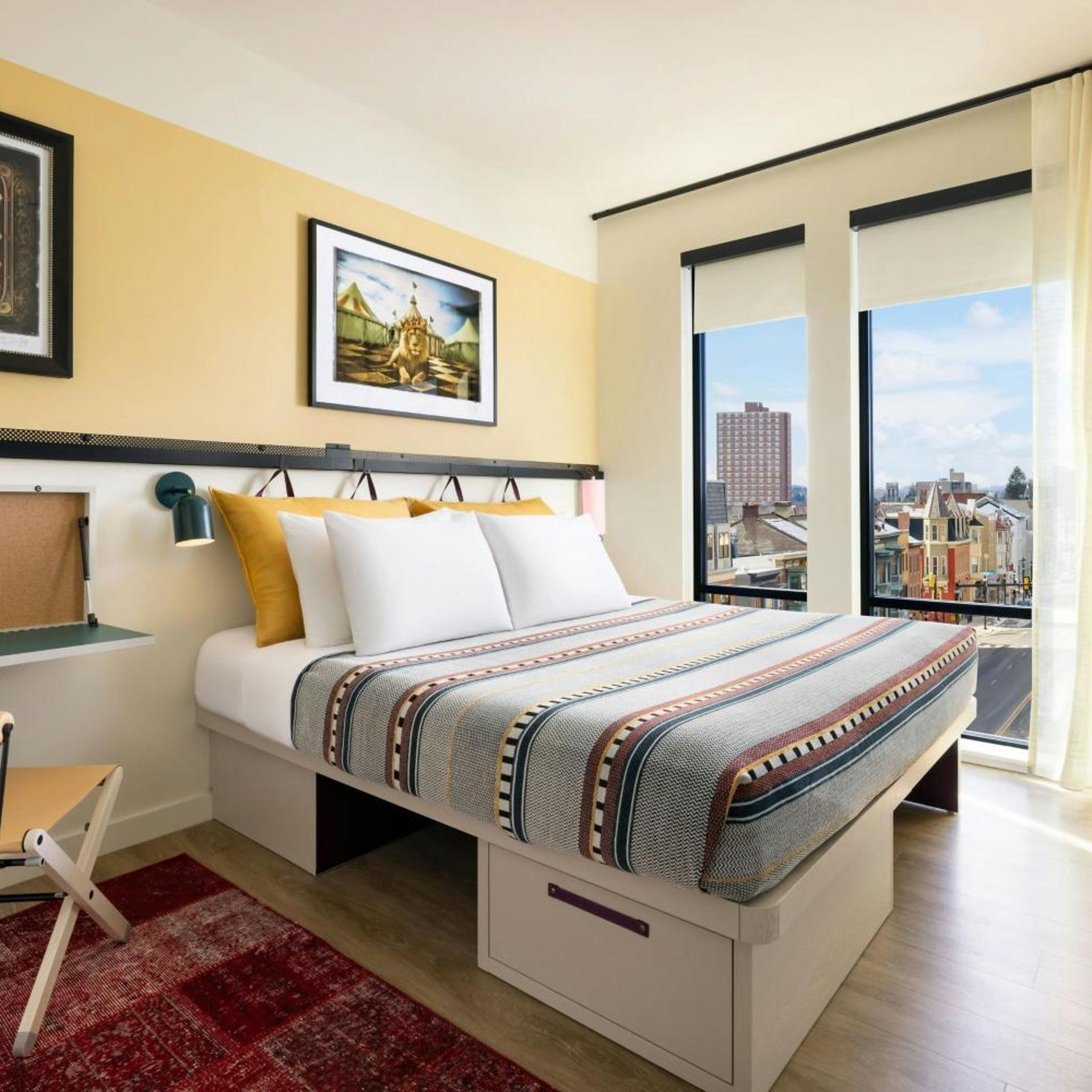 Room, King Bed, City View