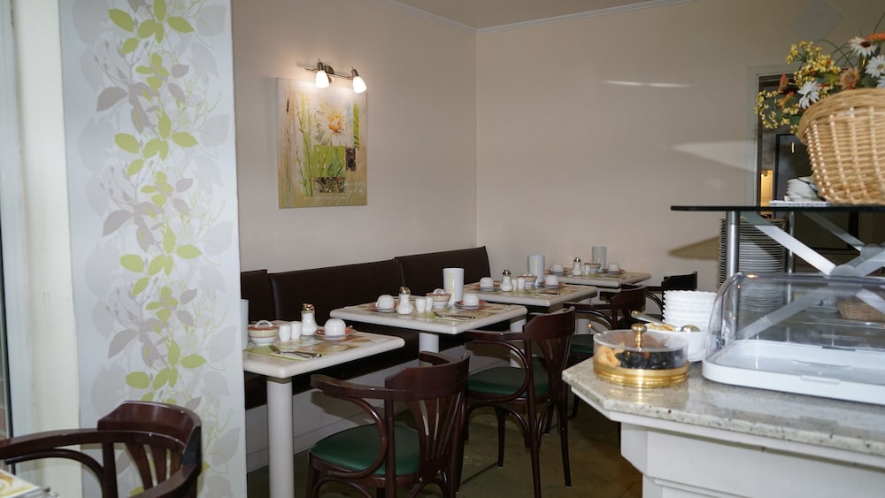 ENTREE HOTEL GROSS BORSTEL 42/50