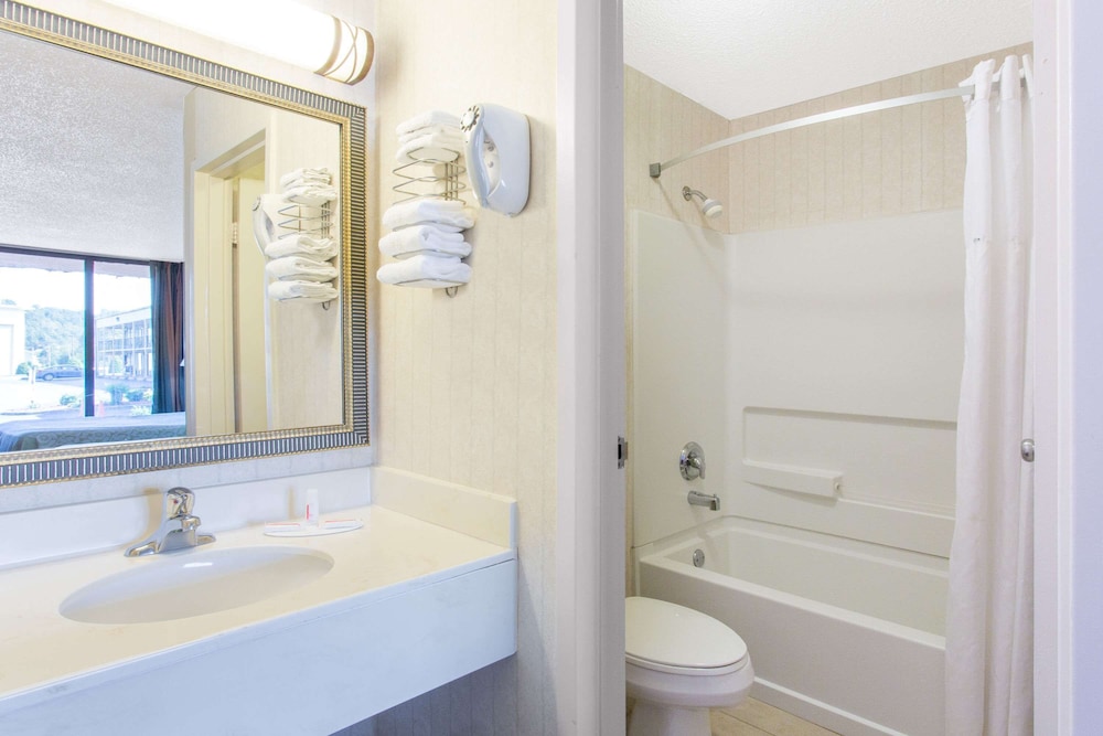 Days Inn by Wyndham Princeton 6/32