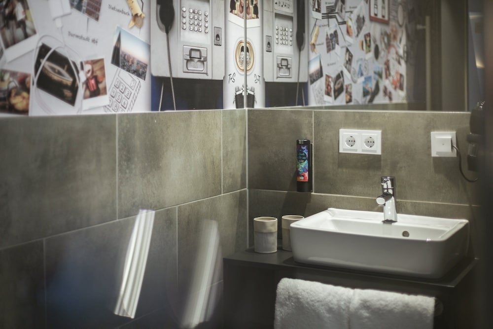 Holiday Inn - the niu, Coin Frankfurt Ostend by IHG 10/56