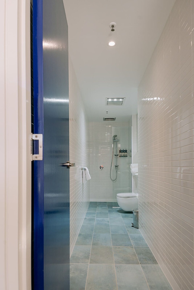 Salamanca Wharf Hotel 41/66