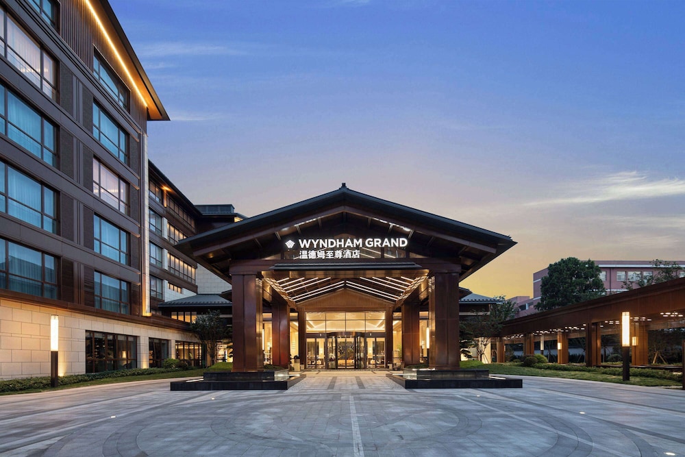 Wyndham Grand Xinchang Downtown 27/28
