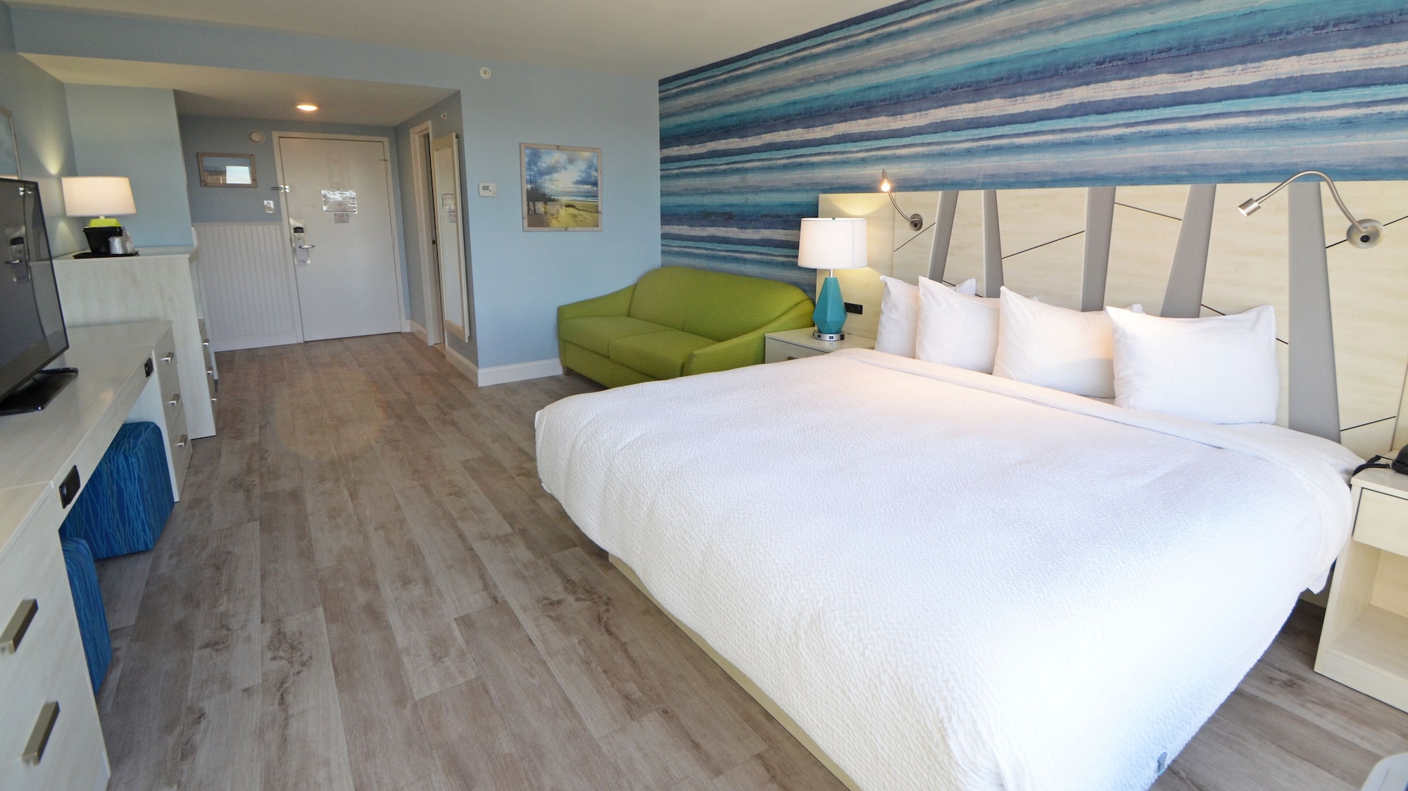 STANDARD, KING BED, SOFA