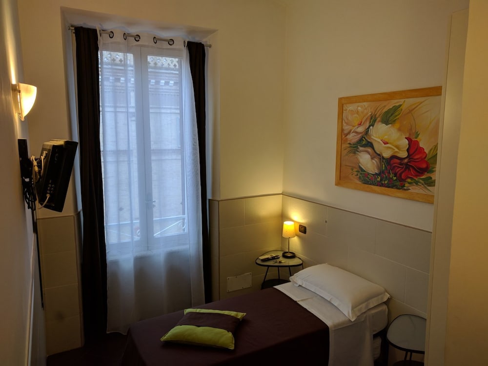 Indipendenza Hotel 28/50