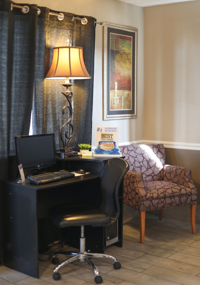 Super 8 by Wyndham Somerset 32/40