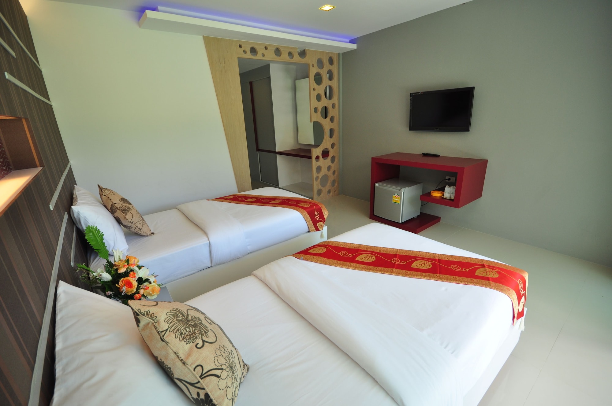 DELUXE, TWIN BEDS