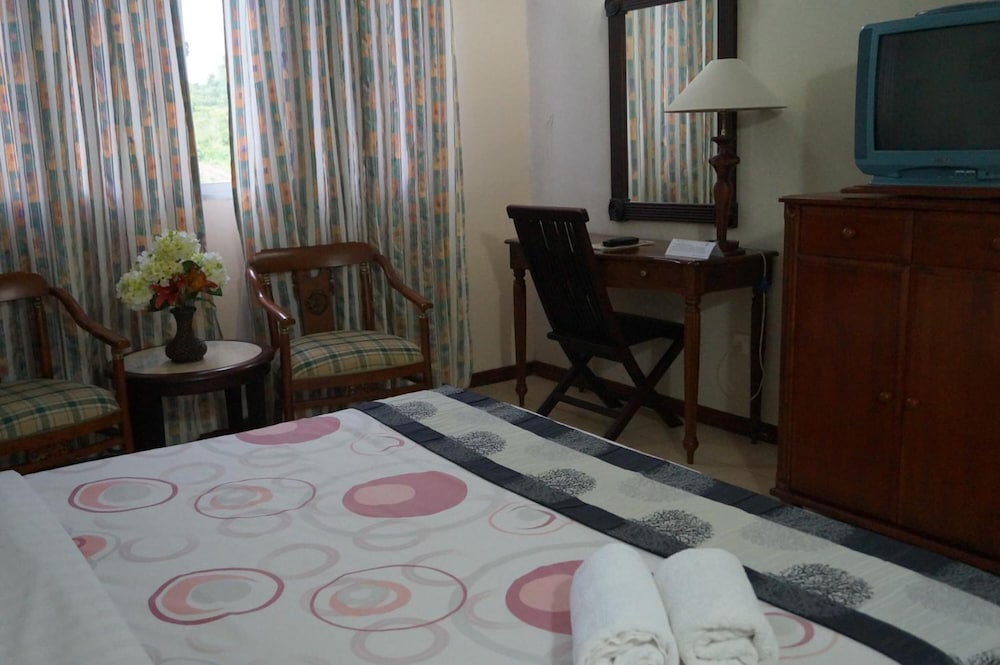 Jeruton Hotel 41/44