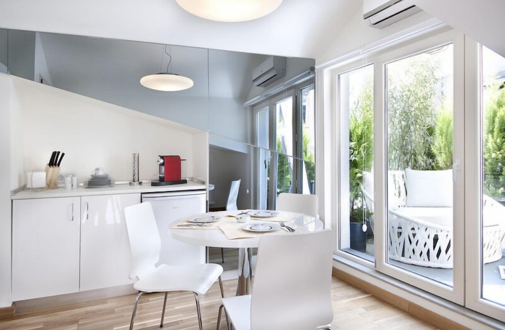 NURU ZIYA SUITES 69/82