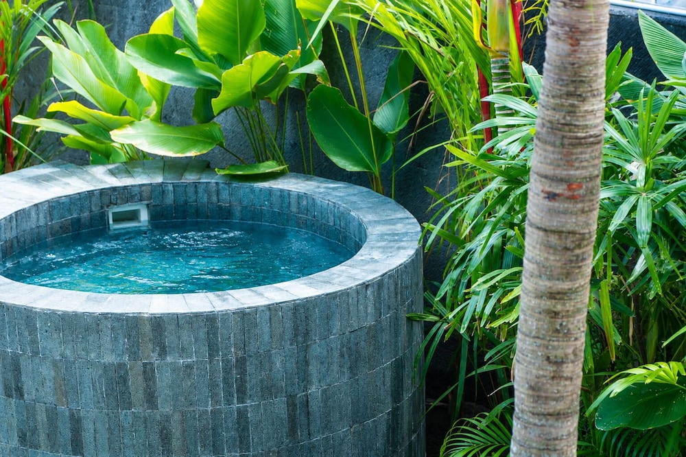 Watermark Hotel & Spa Bali 72/74