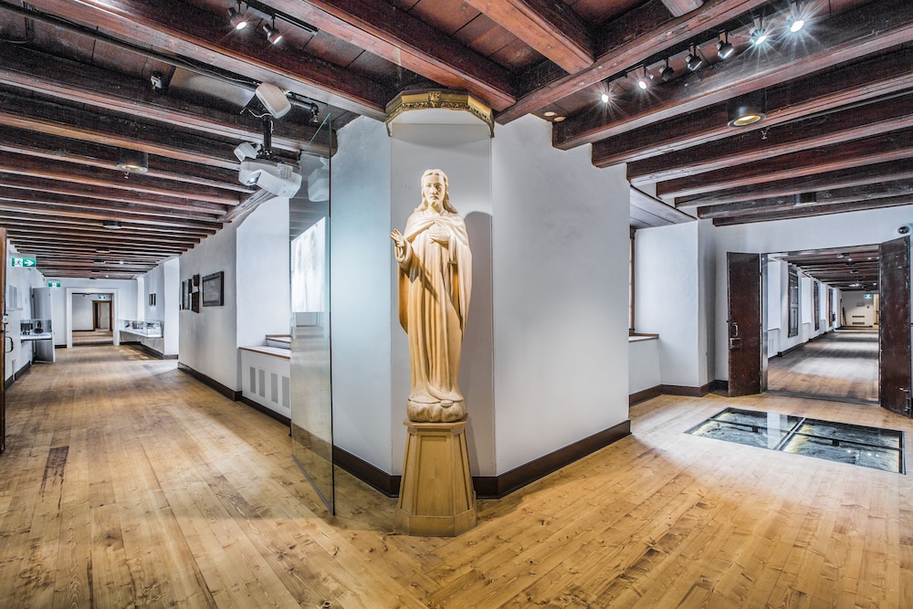 Le Monastere Des Augustines 24/57