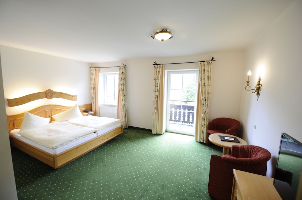 HOTEL SAALBACHER HOF 7/73