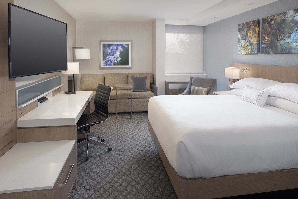 Delta Hotels Seattle Everett 8/44