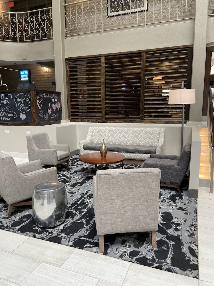 Embassy Suites by Hilton Chicago Schaumburg Woodfield 39/55