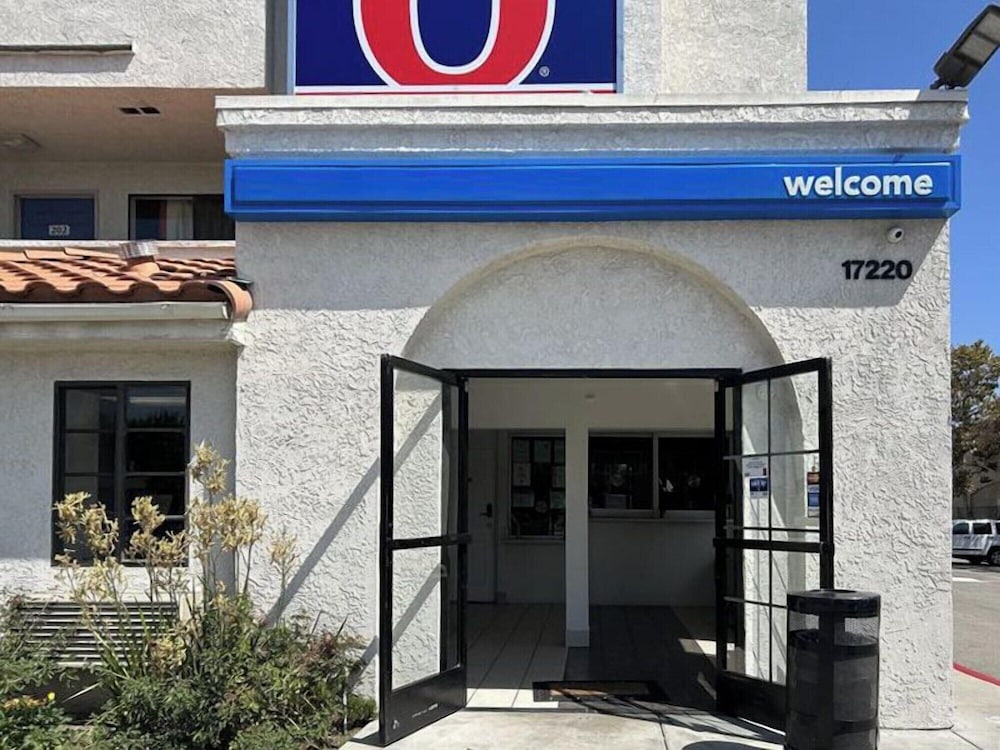 Studio6 Suites Bellflower, CA - Los Angeles photo4