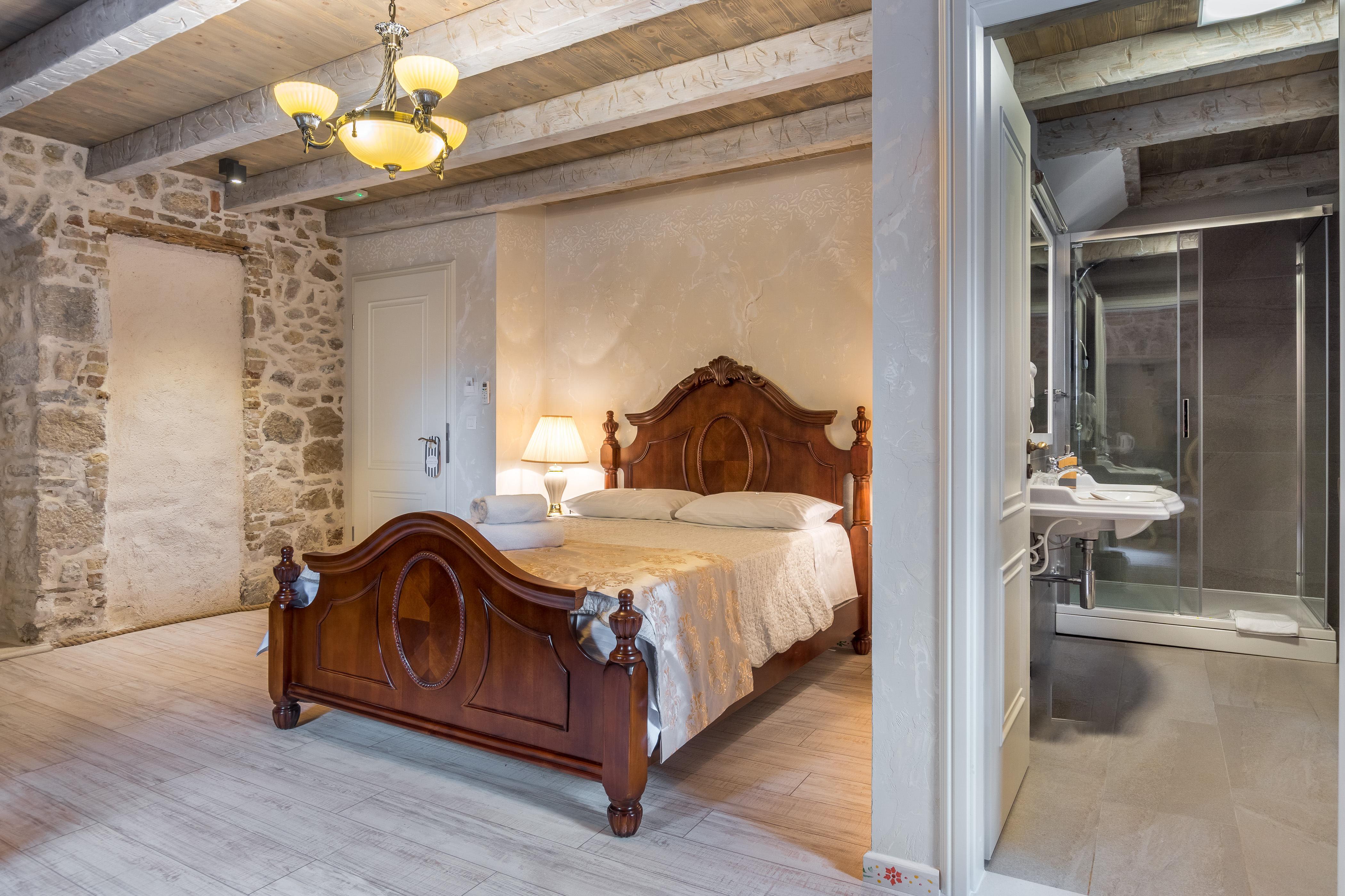 LUXURY, DOUBLE BED