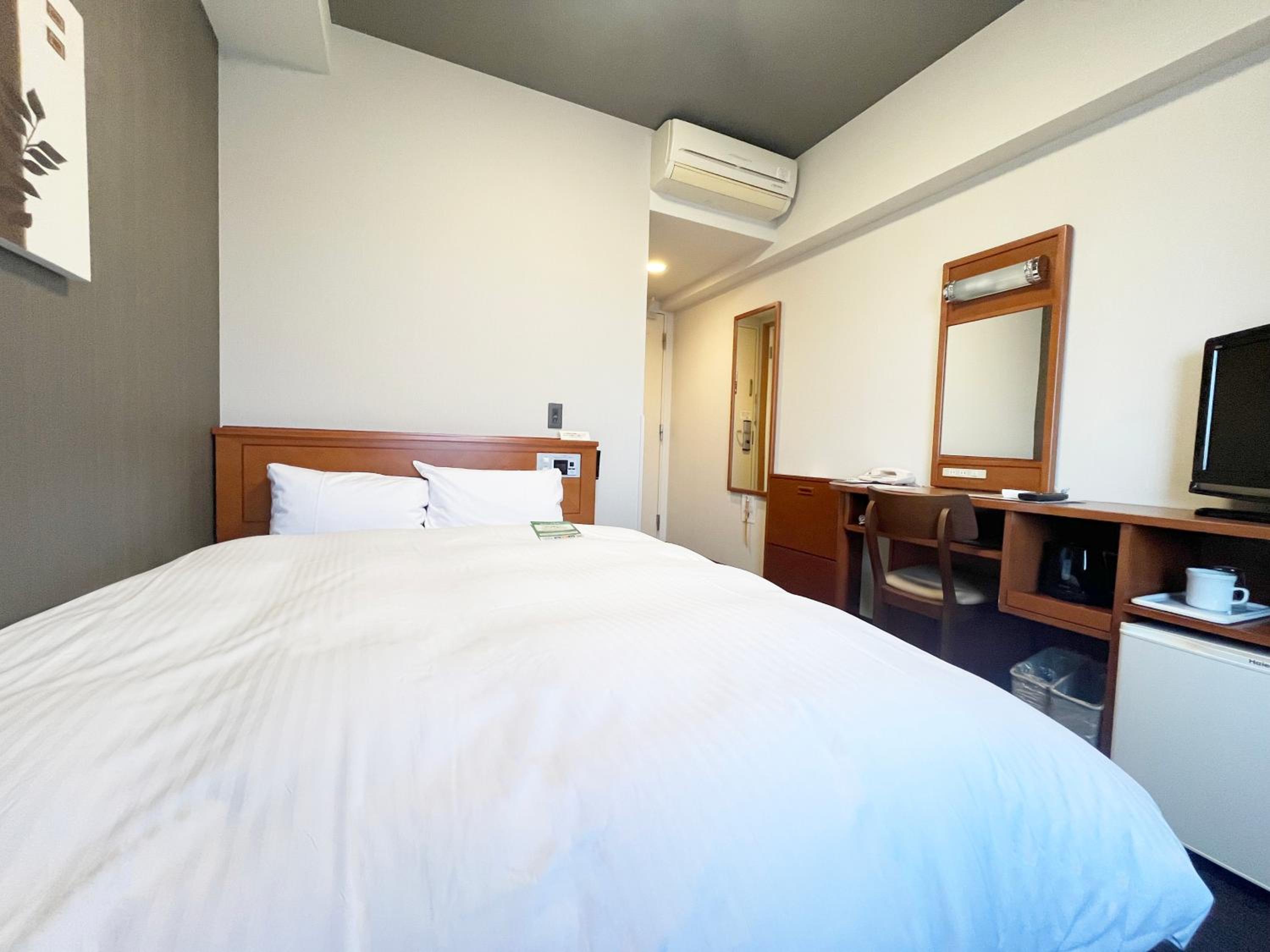 Semi Room, Semi Double Bed, Smoking