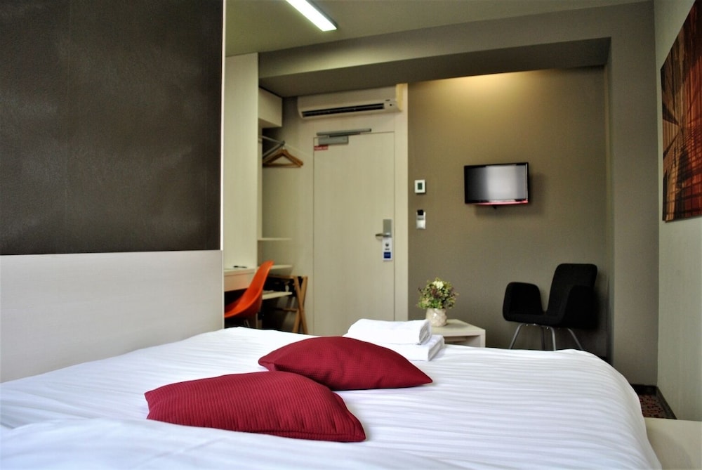 Kongres Hotel Roca 19/76