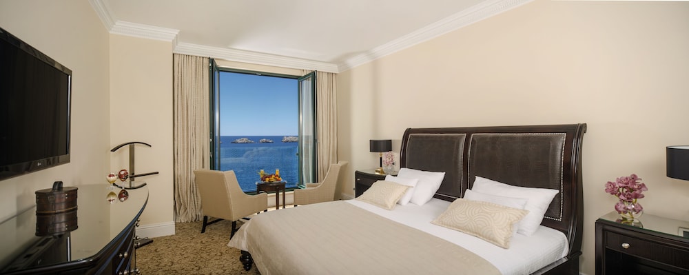 Royal Princess Hotel 12/50