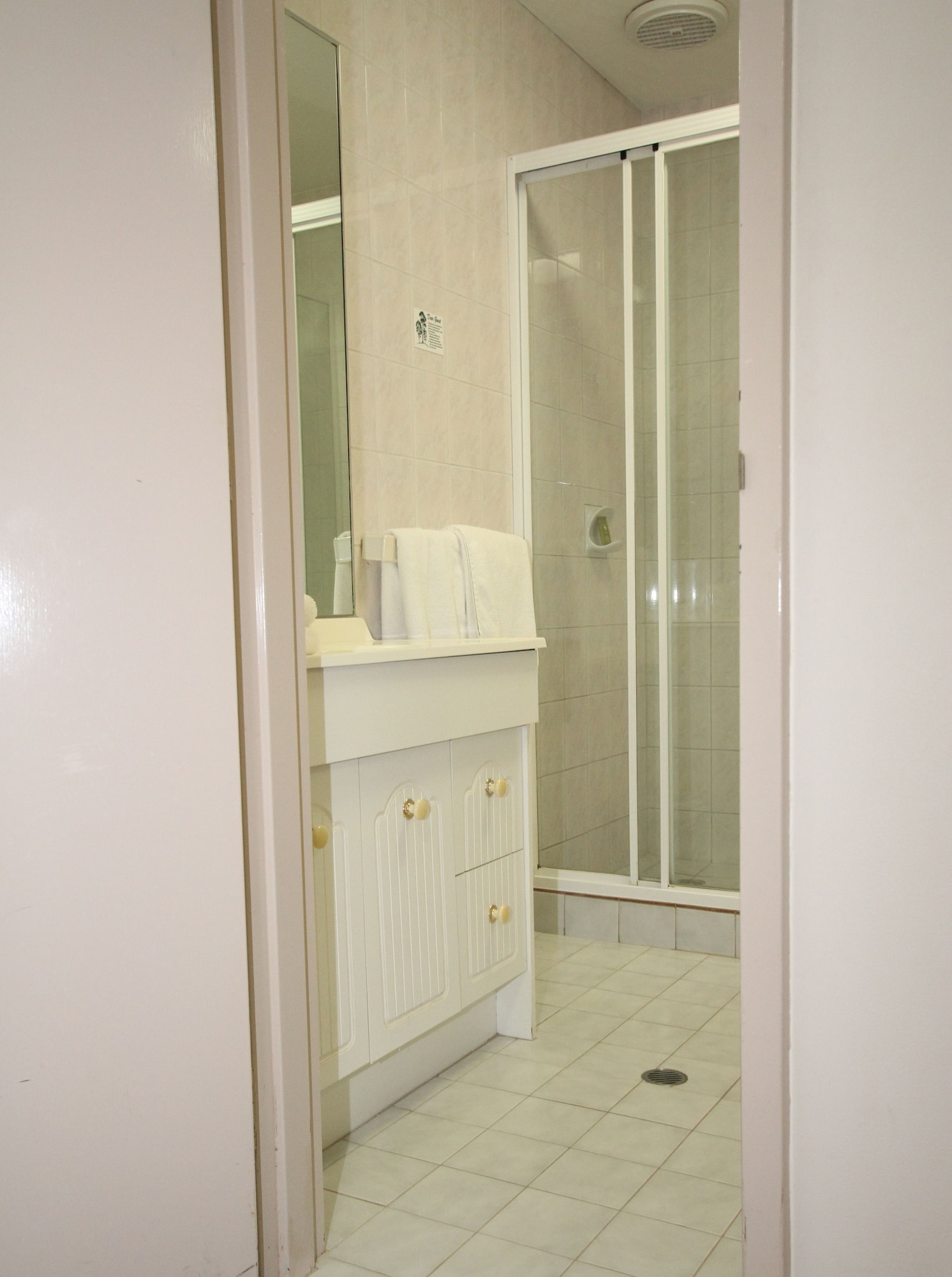 SUPERIOR, STUDIO, SUITE, TWIN BEDS