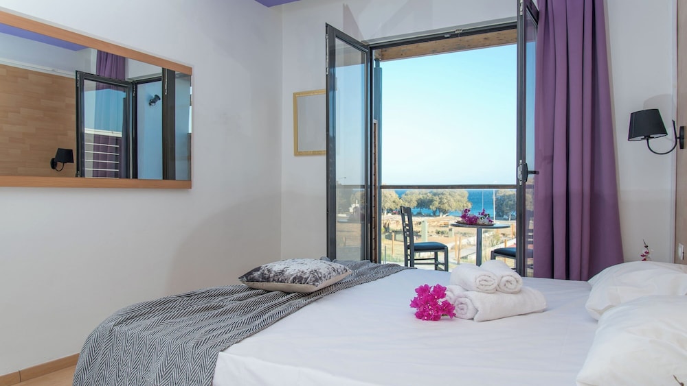 Standard, Double Bed, Pool View