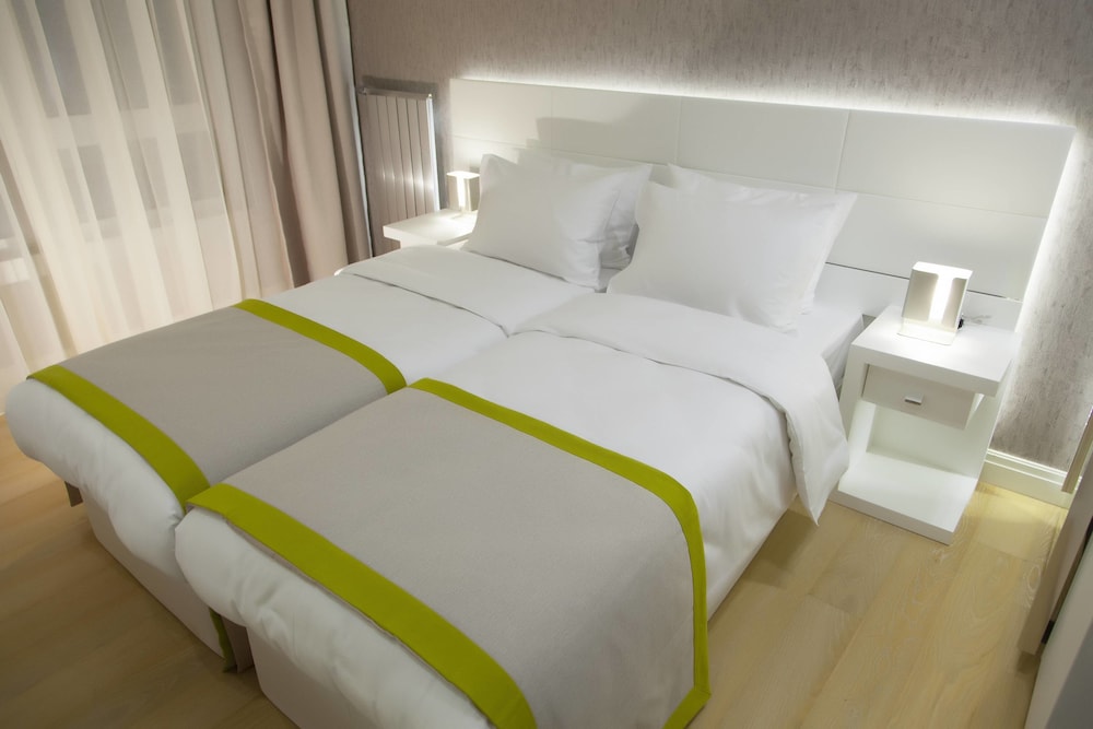 شقة بريميوم بسرير كوين وسريرين فرديين بإطلالة على المدينة بغرفتي نوم بمطبخ، The Leos Residence 5/7