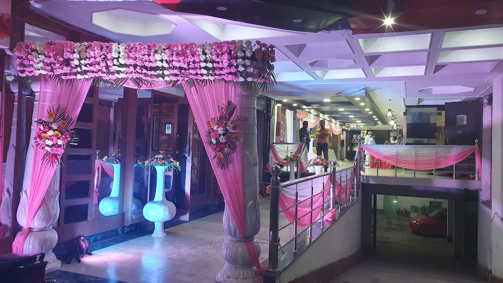 HOTEL DOON REGENCY 36/41