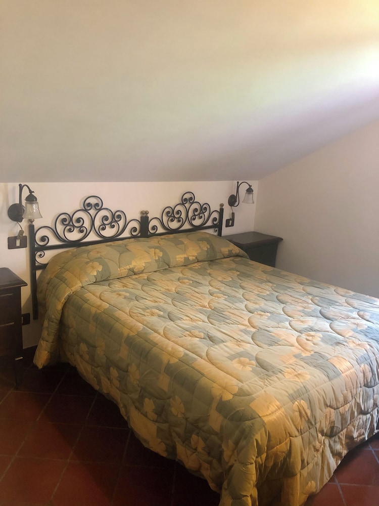 Mezzanine, Basic, Queen Bed