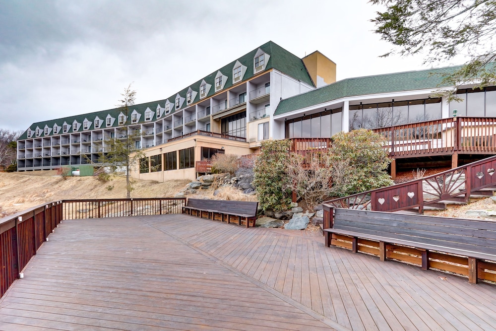 Chateau Resort & Conference Center 7/73