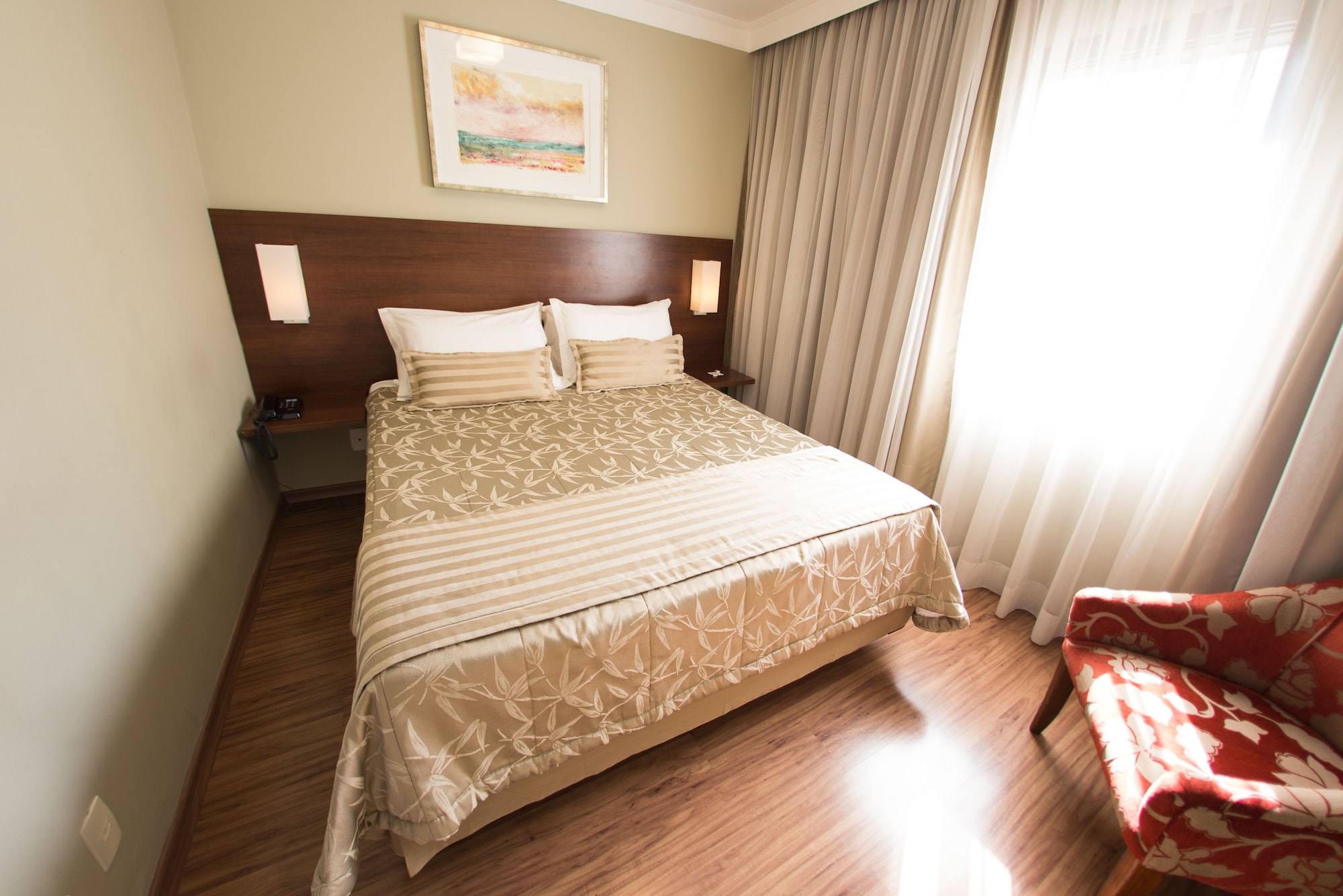 STANDARD, QUEEN BED
