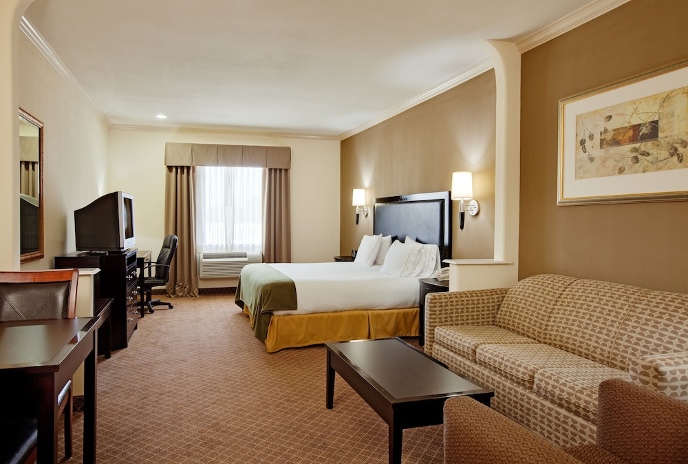 Holiday Inn Express Hotel and Suites La Porte 26/31