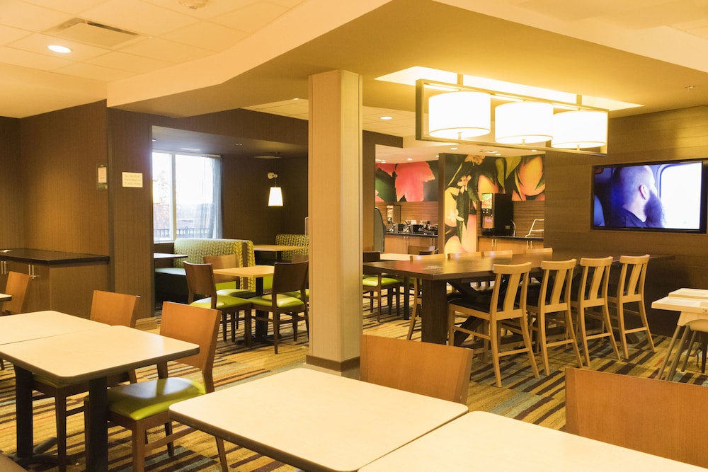 Fairfield Inn and Suites Barrie 20/28