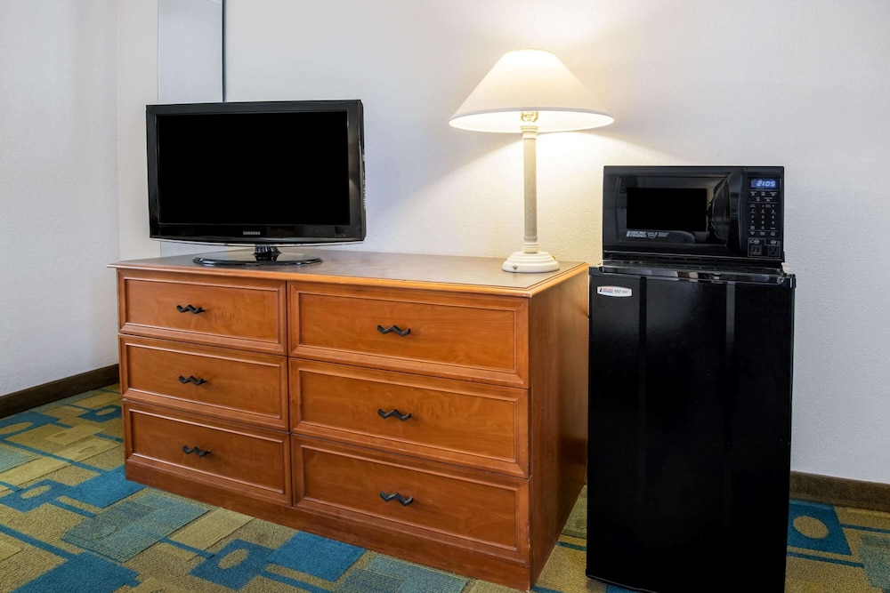 La Quinta Inn By Wyndham IH-10 West San Antonio TX 47/52