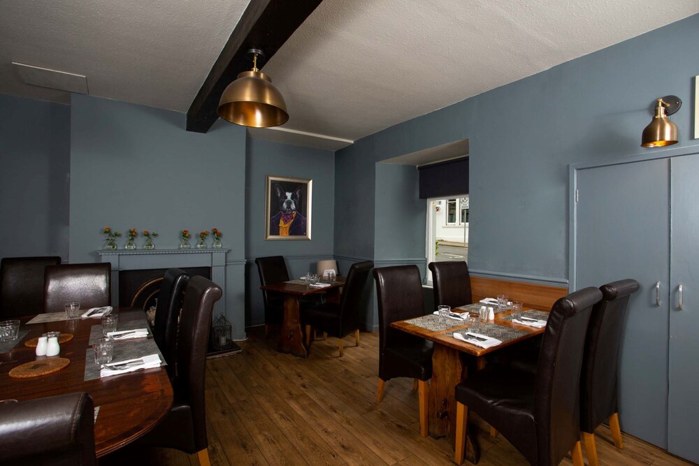 Queens Head Hotel 40/51