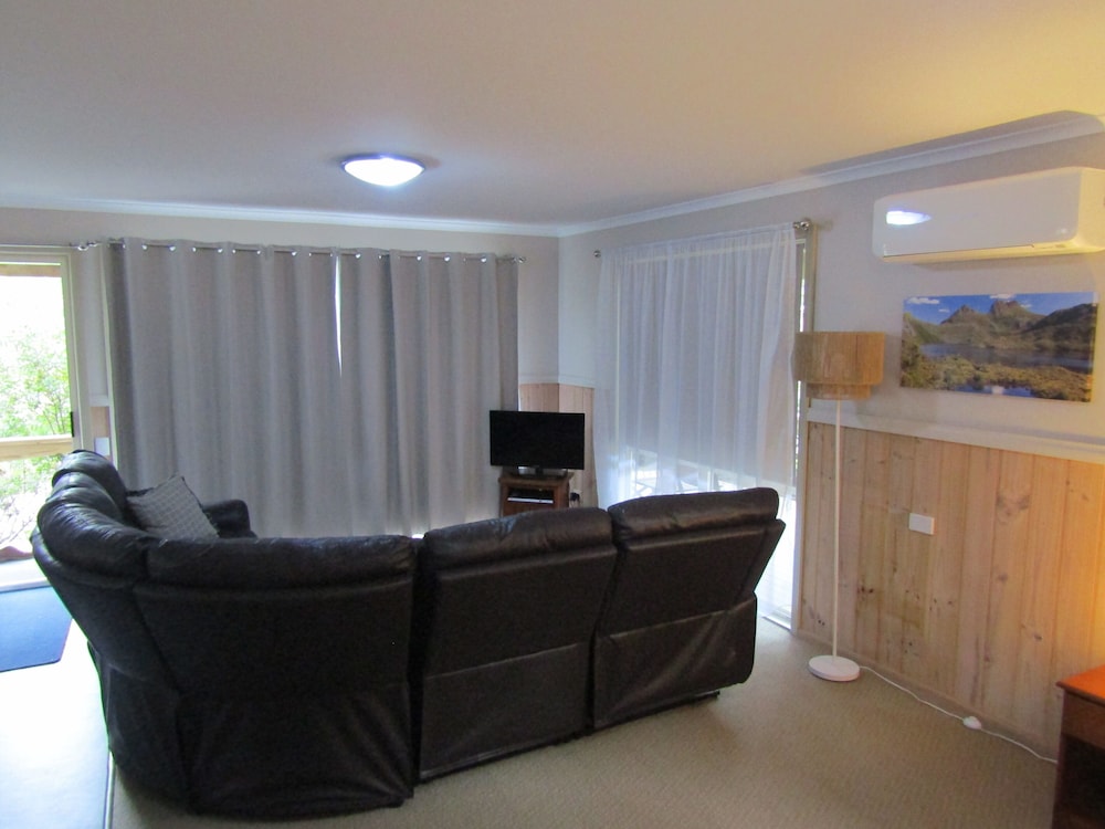 THE CRAYS ACCOMMODATION 25/46