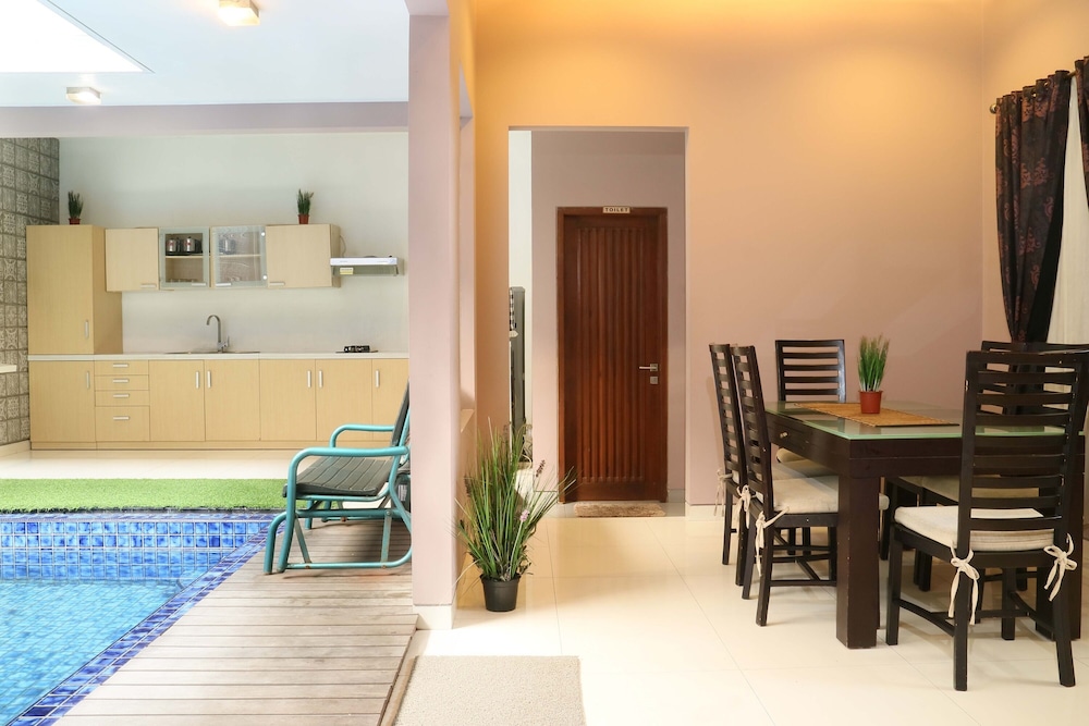 Rumah Teteh - Plemburan 24/32