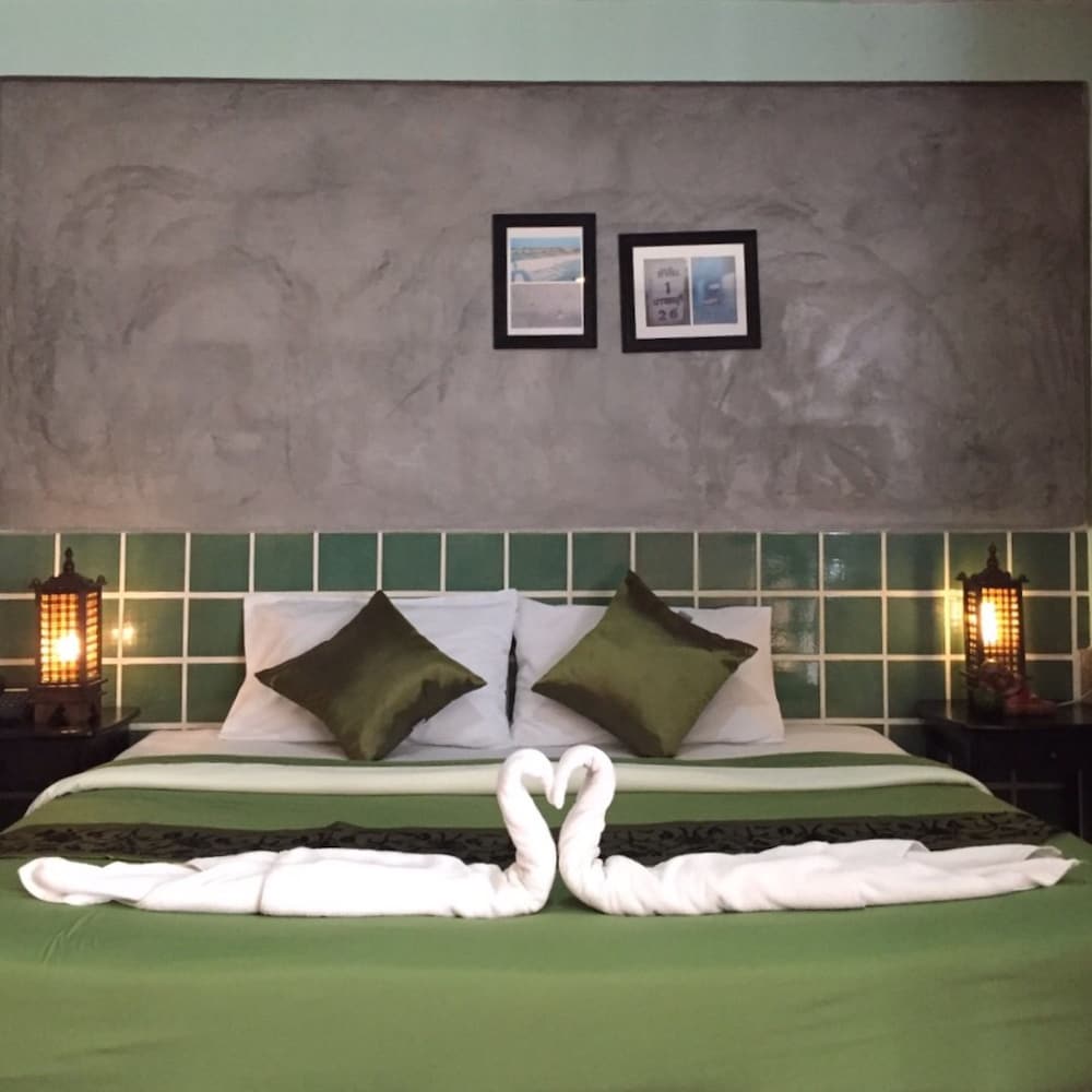 Phunyanuch Hotel 5/50