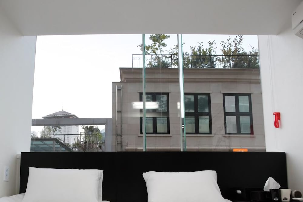 Ekonomy Hotel Myeongdong Premier 2/48
