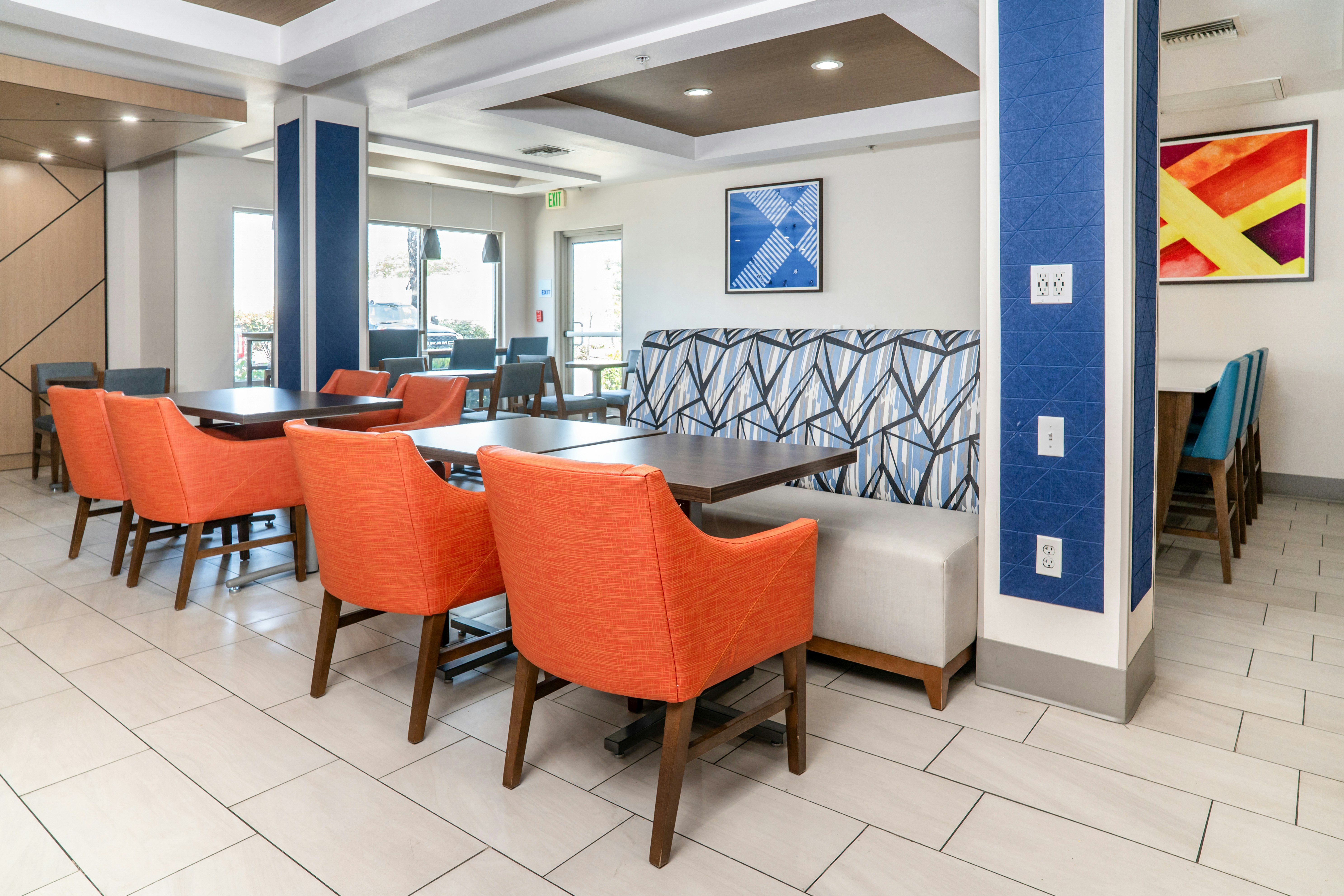 Holiday Inn Express Hotel Suites San Diego Otay 54/77