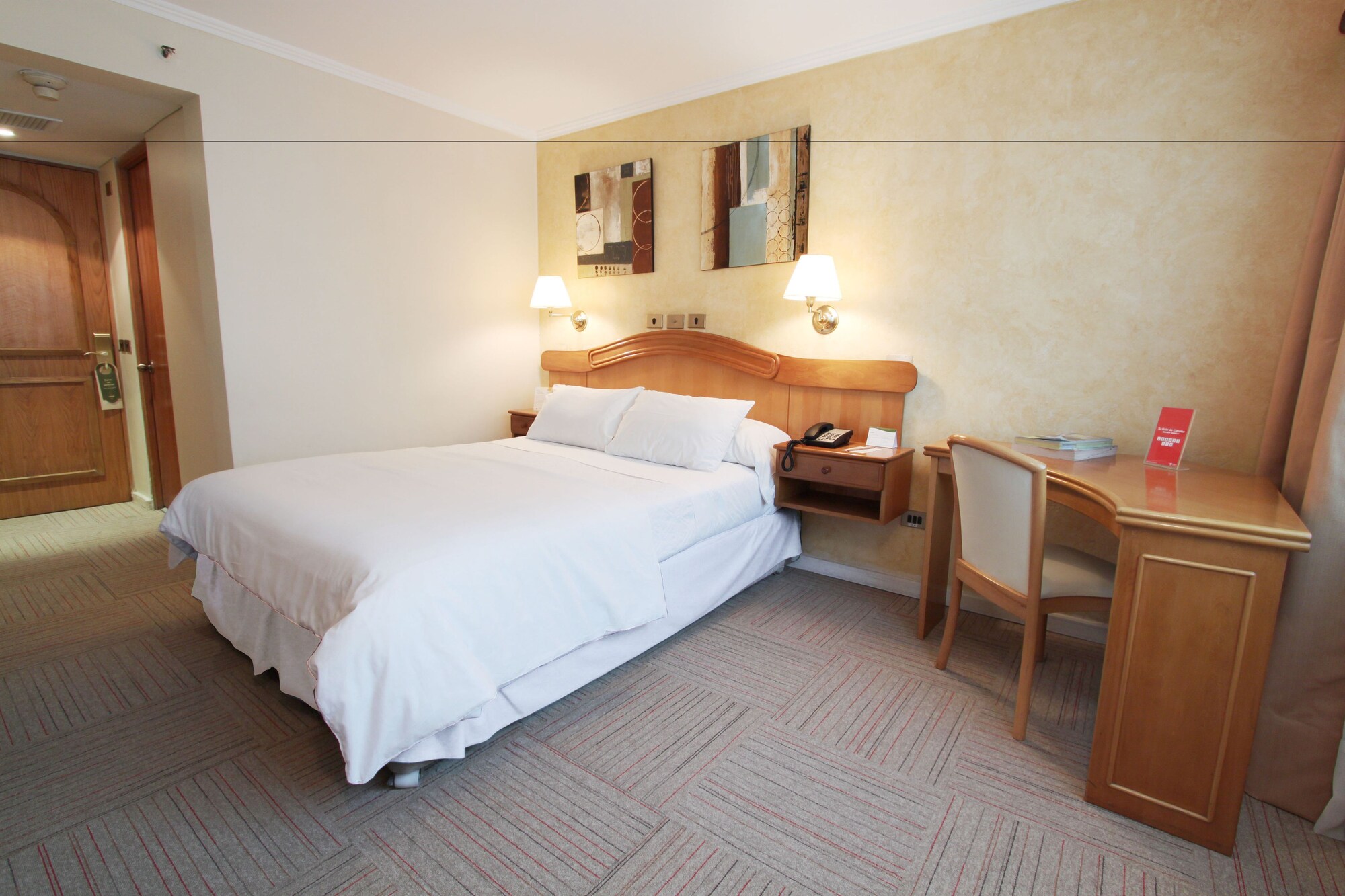 STANDARD, QUEEN BED