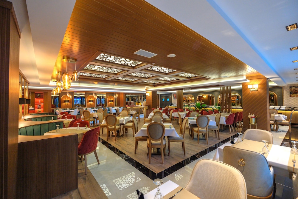 Elysium Deluxe Suites 37/50