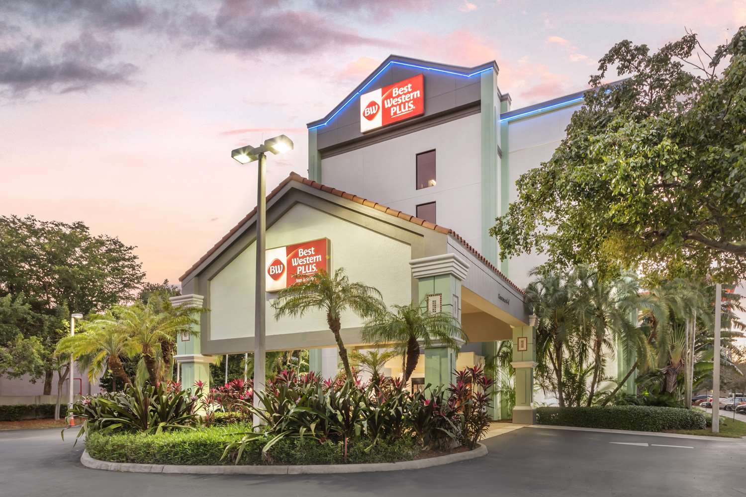 Best Western Plus Kendall Hotel & Suites 1/16