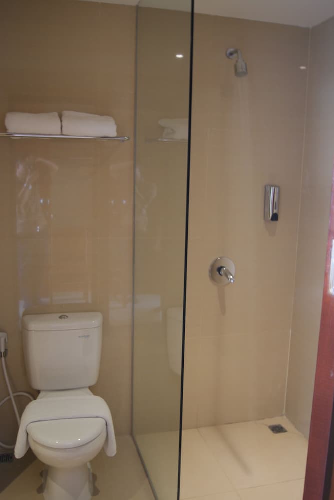Thongs Inn Kualanamu Transit Hotel 61/64