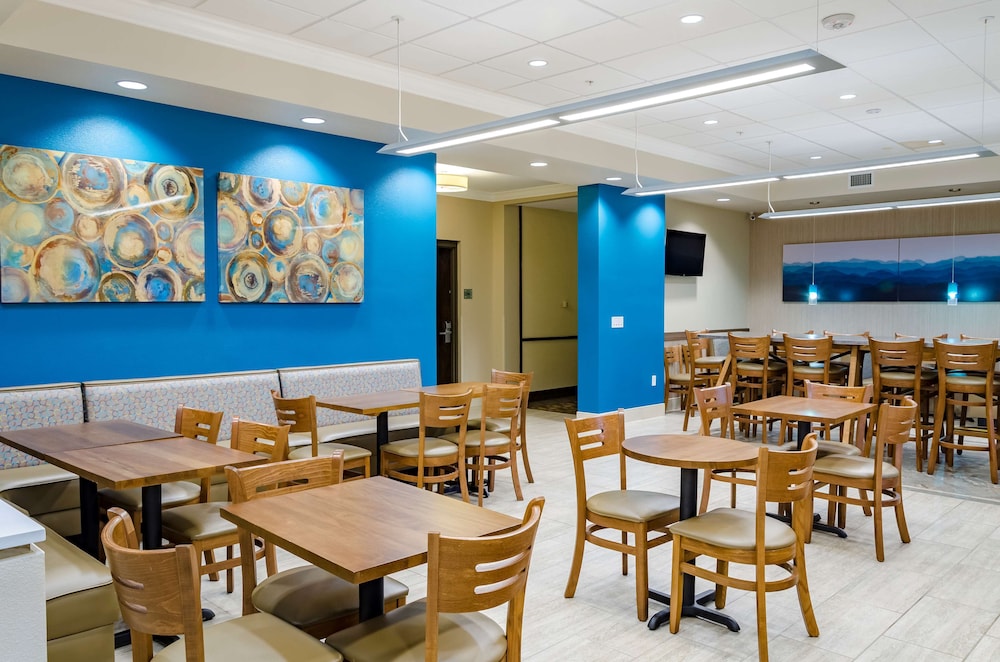 Crestwood Suites Lakeland 53/63